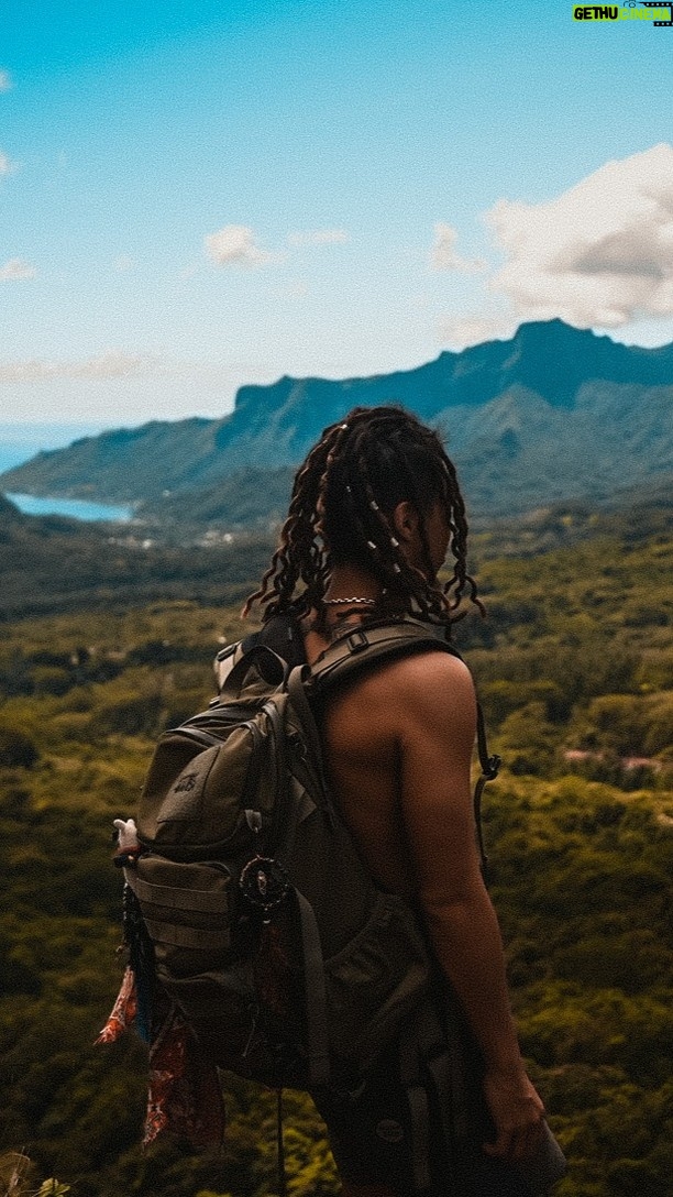 Birdy Nio FS - 2.8K Likes - 2023/08/26 Film in Tahiti
無論在世界的哪個角落,當你什麼都留不住的時候,記得先留住自己,留著自己。
Bikini / @surfaceapparel
All Video shoot by SONY A7Slll @sonytaiwan
#用心流浪 #好好生活 #好好寫字 #防曬不要擦太多 #浪人 #surf #surfing #保持浪漫#underwaterphotography#adventures #landscapephotography #explore #nature #hippie #boho #bohostyle #bohemia