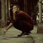 Birdy Nio FS Instagram - JADE樂團「差 - 點」MV入圍了第三十四屆金曲獎「最佳音樂錄影帶」的獎項。 同時也恭喜所有入圍的朋友們！ 下午在演唱會彩排現場工作的時候，手機訊息量忽然爆炸，回過神才發現原來今天是金曲的入圍公佈名單。 想說一堆人在跟我恭喜什麼？！ 總之謝謝金曲獎給予的肯定，讓作品有機會再再次入圍，很感謝，也覺的很幸運，畢竟可能還有更多厲害的作品存在，只是還沒被看見，謝謝Jade樂團兩位帥哥的信任，他們是真的很帥沒在開玩笑，讓我可以拍我想拍的創作，更感謝的是幕前幕後每一位工作人員和朋友的幫忙，謝謝鳥兒監製蔡蔡，一路上成長了許多，也幫了我很多很多的忙，希望未來還能一起努力下去，也謝謝製片姿元和攝影竣瑋，老夥伴每次總是相挺到底，沒有你們這些腳本也無法被實現，謝謝 @z______y___ 的介紹，最感謝嘟嘟，一開始跟小馬來聊劇本還被我凹搬家，那時候說幫忙搬家換一隻MV，結果一拍就入圍了，腳本還是喝酒時候想出來的，沒有你們，就不會有這些視覺和想像。最後謝謝胖弟幫我一點一點把鋼絲修掉，好險有你！ 謝謝所有願意把音樂交付予我的企劃和歌手，未來不論好的壞的也都將是我繼續創作的養分和動力，謝謝所有朋友們的祝福我都收到了，無論結果如何，都已經很滿意了，我愛我的工作，什麼都不會變，我依舊是個想好好創作和生活的人。 隨著產業型態的發展，拍攝的預算越來越少，得用更多的頭腦，專業和創意來彌補預算上的不足，於是團隊合作越來越重要，大家願意花心思在完成每一個作品上對我來說真的非常感激的一件事情，我一定不是最厲害的，但每一次都很期待跟厲害的你們碰撞出新的火花，如有榮耀，這也都歸功於你們的創意，專業，堅持，以及汗水。 這條路上始終有許多人來來去去，身邊因為各種因素放棄的人也不少，而還在路上的這些夥伴們，相信我們都是想前往同一個地方而相遇，期待我們能將路走得更寬廣，創作，因為你們而更加完整，真心的謝謝你們每一位，每一位不同領域以及專業的夥伴，我們江湖見。 對了，嘟嘟很勇敢，我們是真的直接站在6樓的邊邊，爆幹高，他綁了三條鋼絲，還是很ㄍㄧㄥ！ 然後我好想衝浪！！！ @jade_official_tw @dooodooolu @c_kevin0905 @hsinglinnnnnn #金曲34 #金曲獎 #最佳音樂錄影帶 #Jade #用心流浪 #好好生活 #防曬不要擦太多 #浪人 #ontheroad #travel #wild #roadtrip #lifestyle #mountain #clouds #forest #adventures #landscapephotography #explore Taipei, Taiwan