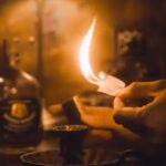 Birdy Nio FS Instagram – 想念的味道。

來自彼岸的想念是如此的美。

總是在路上，但其實並不真的想流浪，只是希望多貪點時日能自在的想念，偷點時光能自由的浪費。

於是開始在生活中尋找著各種理由和角度，讓自己能一頭栽入想念的浪漫中，無論是想著人，事，物，又或是這三者組成的記憶裡頭，給自己多一些理由難過和開心，痛苦和快樂，才不至於讓自己的生活過於平乏。

想念是個結果，是誰，在哪，什麼時候其實都無所謂，重要的是正想著，透過想念而得到的感受都會再影響自己的生活ㄧ些什麼，更好或更壞。

有覺知的想念令人心安，知道為什麼想，情緒從何而來，如何而去，就像是順著道流入海洋的河，被推入海裡匯集成令人釋懷的洋。

無覺知的想念令人心煩，不知為何而想，像是淤積了太多情緒的沙而流不進海洋的河，在陽光的曝曬下形成一灘發臭的死水。

想念如此的美，但想念本身並不完美，會想念，是因為有某些條件上的缺失或是遺憾，所以不完整了，而我們總是活在尋找自以為缺失的部分裡，追尋那未知的完整，所以我們總是想念著。

來到這個世界上時，我們其實已經被一分為二了，女人跟男人，男人跟男人，女人跟女人，我是這麼相信的，人終其一生都會覺得若有所失，企圖找回另一半，是因為『人』本來就只有一半，無論是同性或是異性，即便你找到了所謂的另一半，你都還是不完整的存在，因為你還是你，他還是他。

透過對想念的覺知也才明白，原來柏拉圖式的愛情是如何的存在。

#用心流浪 #好好生活 #好好吃飯 #防曬不要擦太多 #浪人
