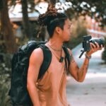Birdy Nio FS Instagram – 出走的期間，總是喜歡觀察旅人在每個場景裡的樣子，每個人都有屬於自己的角色和故事，若只是漫不經心的任由他們擦身，那就像過往多不勝數的美景一般平乏無味，但若看見他們，那再平凡的風景也能變得深刻，就是一部電影，一場戲，或是一個故事。

沿途的每個陌生人物和場景，一直都是流浪時最棒的禮物，我尤其喜歡搭車或是移動的時候，坐在後座，任由場景不停地更迭，角色不停的錯身，當你拿著相機，你得在一個紅燈的時間內找到一個角色，或是一個路口裡發現一個故事，又或是從建築物中看見一道光，偶爾當你找到他們時，他們早已遠去，只能在須臾之間感慨，然後再次拿起相機重新搜尋未知的劇本。

不也是如此，在生命裡錯過的人事物，其實也沒什麼好留戀的，錯過就錯過了，但是眼前總會有新的場景等你探索，新的故事等你發現，也將會有新的人等你遇見，於是「錯過」只是一條通往名為「遇見」的路，Thats why we traveling.

When I traveling, I always like to observe travelers in each scene.

Everyone has their own character and stories. If you just let them pass casually, it will be as boring as some beautiful scenery in the past, tasteless, but if you found them, the ordinary scenery can become beautiful, also become a movie.

The best gift for traveling is always the strange character and scenes.

I especially like to sit in the back seat when the car is moving, and let the scenes and the characters passing by fast. Grab the camera, you have to find a character in a red light time, or find a story in an intersection, or catch a light from buildings, sometimes, when you find them, they are already pass by, we can only sigh with emotion for a moment, and then pick up the camera to search for the unknown script again.

Life goes on ,people and things we missed in life are actually nothing regretful for. If you miss it, you miss it.

But there will always be new scenes waiting for you to explore, new stories waiting for you to discover, and there will be new people Waiting for you to meet, so ”miss“ is just a road leading to ”meet“, That’s why we traveling.

Stay romantic.

Pic by @birdynio 
Shot in Sony A7S3 @sonytaiwan Bohol, Philippines