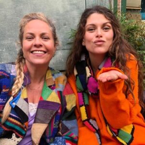 Bo Maerten Instagram - volgend jaar met de allerleukste film moeder @maaike.martens als twee kleurbommetjes 🌈💣 in de bioscoop @zwangerencofilm 🎥