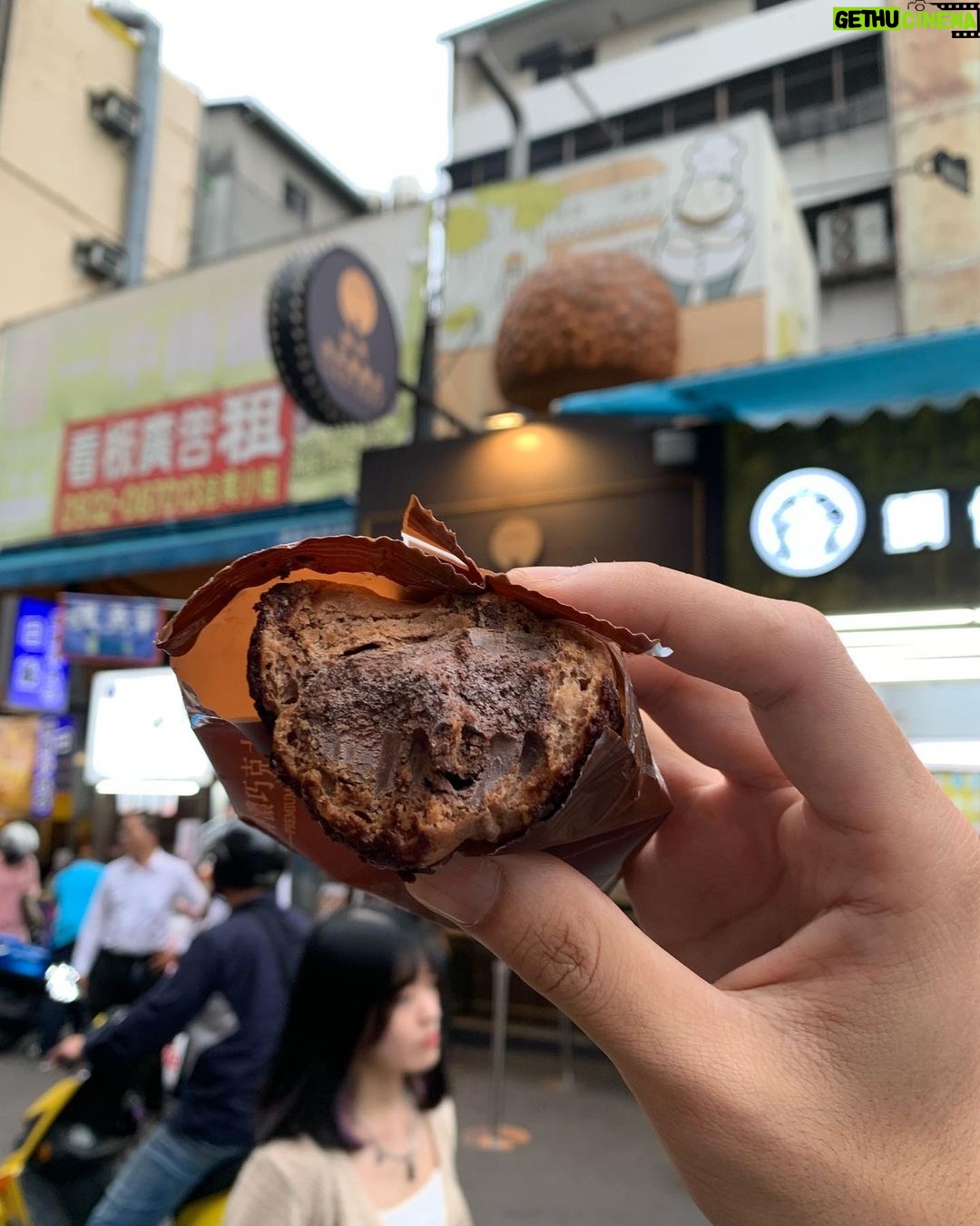 Boat Anakame Binsaman Instagram - Trip ตัวแตก อยู่นี่กินอะไรก็อร่อยไปหมดไอบ้าเอ้ยย อาจจะเป็นเพราะมีหมูตัวน้อยไปด้วยทุกที่ @bboowabb 🫶🏻💚🤍 台中 ㄧ中商圈