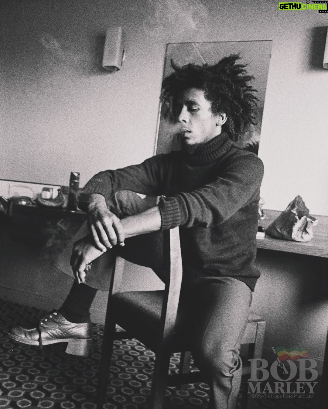 Bob Marley - 125.7K Likes - “Now, when we smoke, it make ya cool, ya know? It stimulate your mind and make you sit down and meditate. Instead ya get foolish, ya sit down and then you can meditate and be someone.” #bobmarley
📷 by #DennisMorris
©️ Fifty-Six Hope Road Music Ltd.
