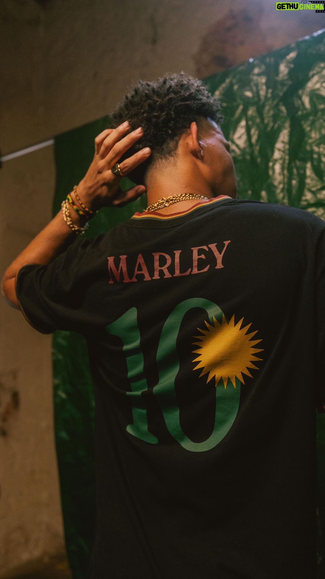 Bob Marley - 442.7K Likes - 🇧🇷 O brilho de Bob Marley atravessa gerações, mensagens e gostos musicais. Nossa coleção celebra o amor e a Alma Solar.
Escolha suas peças e tênis preferidos em redley.com.br
Nesse domingo, dia 10/12, vai rolar o Redley & Bob Marley Launch Party na Redley Ipanema! Vem curtir uma festa de Reggae com a gente. A partir de 13h.
🇯🇲 Bob Marley shines through different generations, messages and musical tastes. Our collection celebrates love and Redley’s Solar Soul, our “Alma Solar”.
Choose your favorite clothes and sneakers at redley.com.br
On Sunday, December 10th, the Redley & Bob Marley Launch Party will be happening at Redley Ipanema! Come and enjoy a reggae party with us. Starting at 1pm.
#RedleyBobMarley