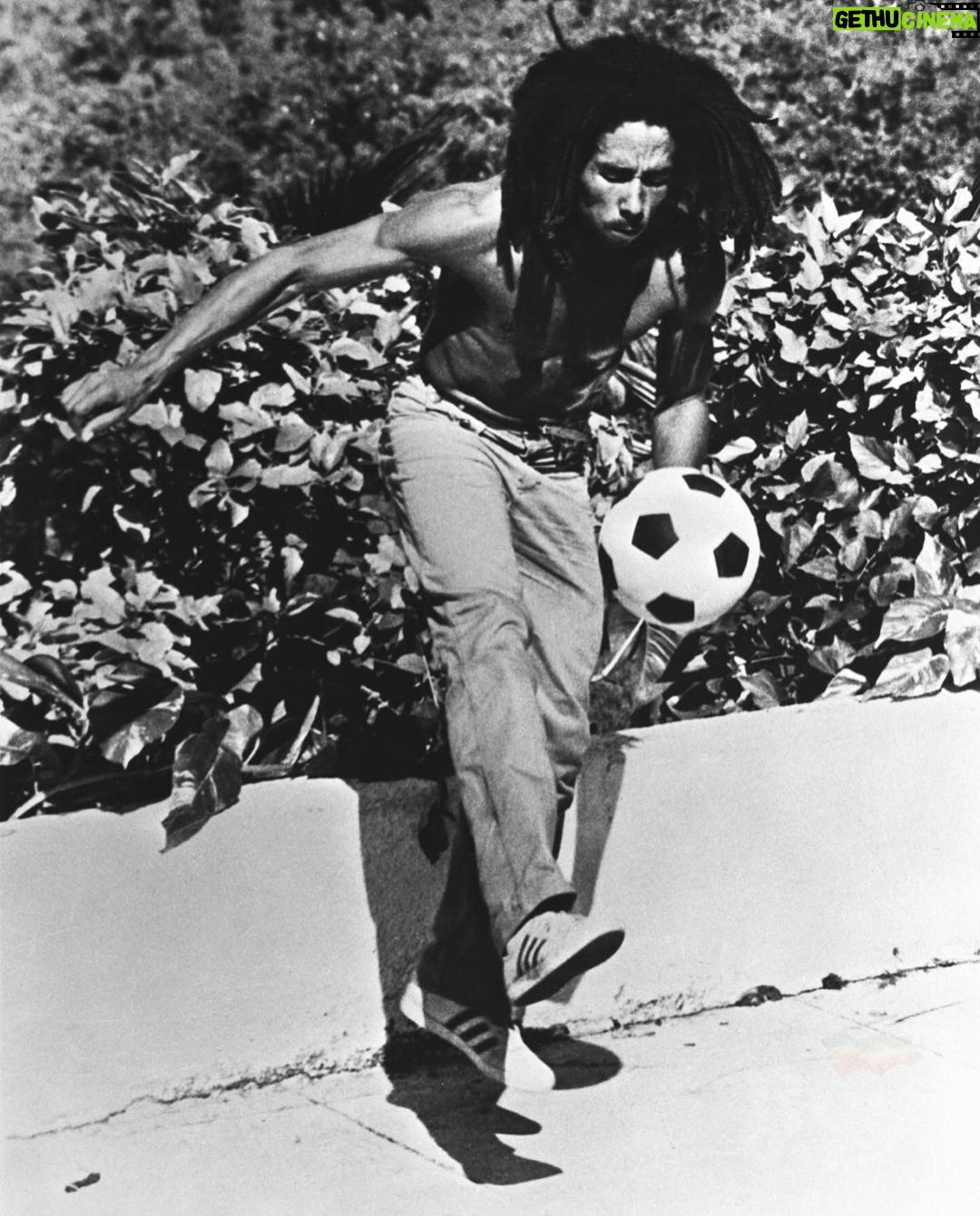 Bob Marley - 163.2K Likes - “So if a fire mek it bun, and if a blood mek you run, Rasta de pon top!” #Revolution #bobmarley
📷 by @nevillegarrick, Nassau, Dec ‘76
©️ Fifty-Six Hope Road Music Ltd.
#todayinbobslife #reggae #football #futbol #soccer #sports