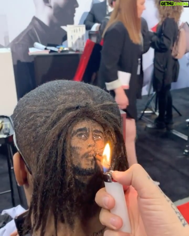 Bob Marley Instagram - “Excuse me while I light my spliff, oh God I got to take a lift.” #EasySkanking #bobmarley 💇🏾‍♂️🎨 by @robtheoriginal Post your creative works tagged #bobmarleyart and we’ll keep sharing some favorites!