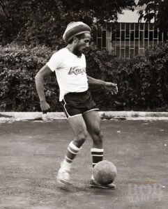 Bob Marley Instagram - “Wake up and turn I loose!” #KAYA #bobmarley 📷 by #PeterMurphy ©️ Fifty-Six Hope Road Music Ltd. 56 Hope Rd, Kingston, Jamaica.