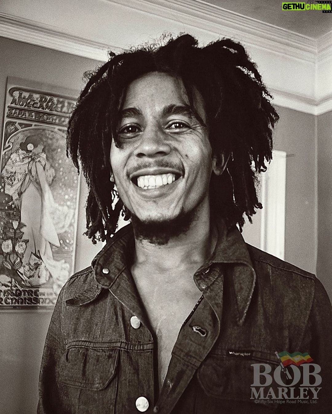 Bob Marley - 196K Likes - “Bless my eyes this morning. JAH sun is on the rise once again. The way earthly things are going, anything can happen.” #SoMuchTroubleInTheWorld #SURVIVAL #bobmarley
📷 by #AdrianBoot
©️ Fifty-Six Hope Road Music Ltd.