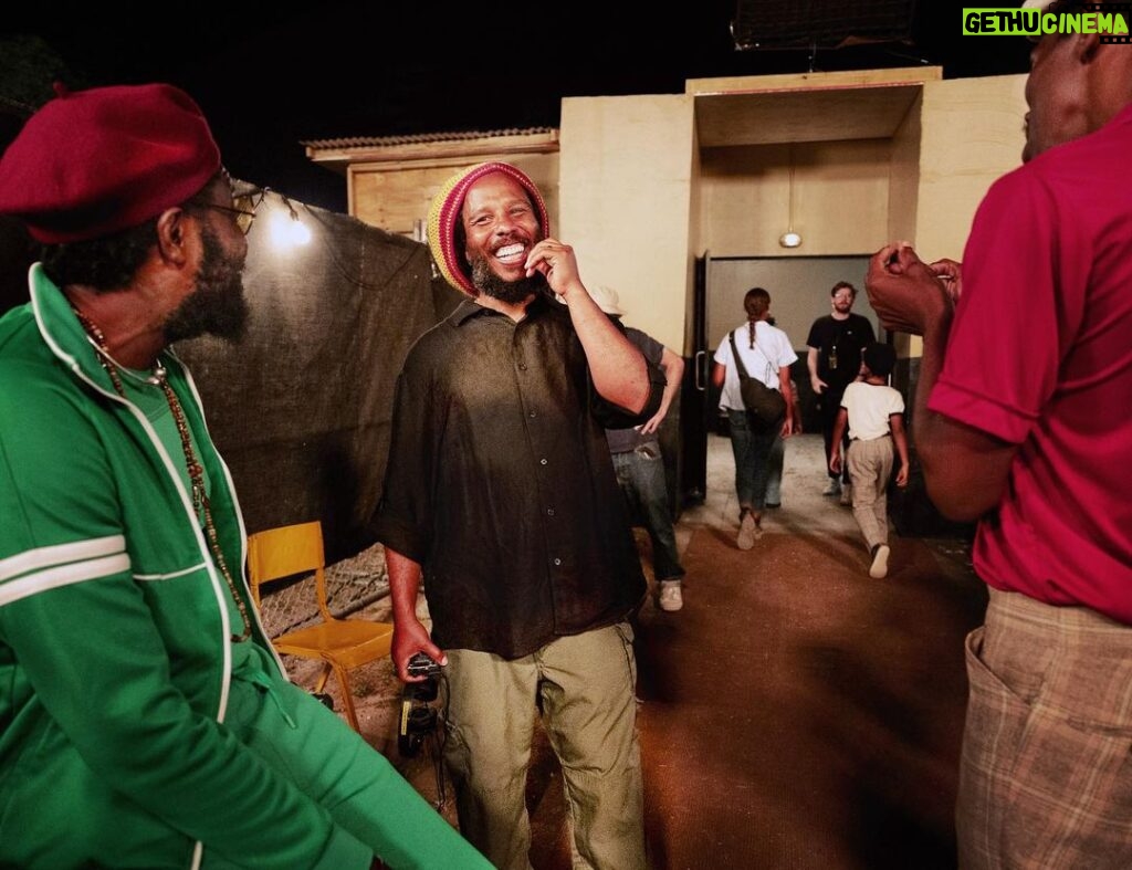Bob Marley Instagram - Wishing a very happy birthday to @ziggymarley today! 🥳💚💛❤️🎂 📷 behind-the-scenes snap of Ziggy on set during the filming of the @onelovemovie biopic in Jamaica 🇯🇲 Kingston, Jamaïque