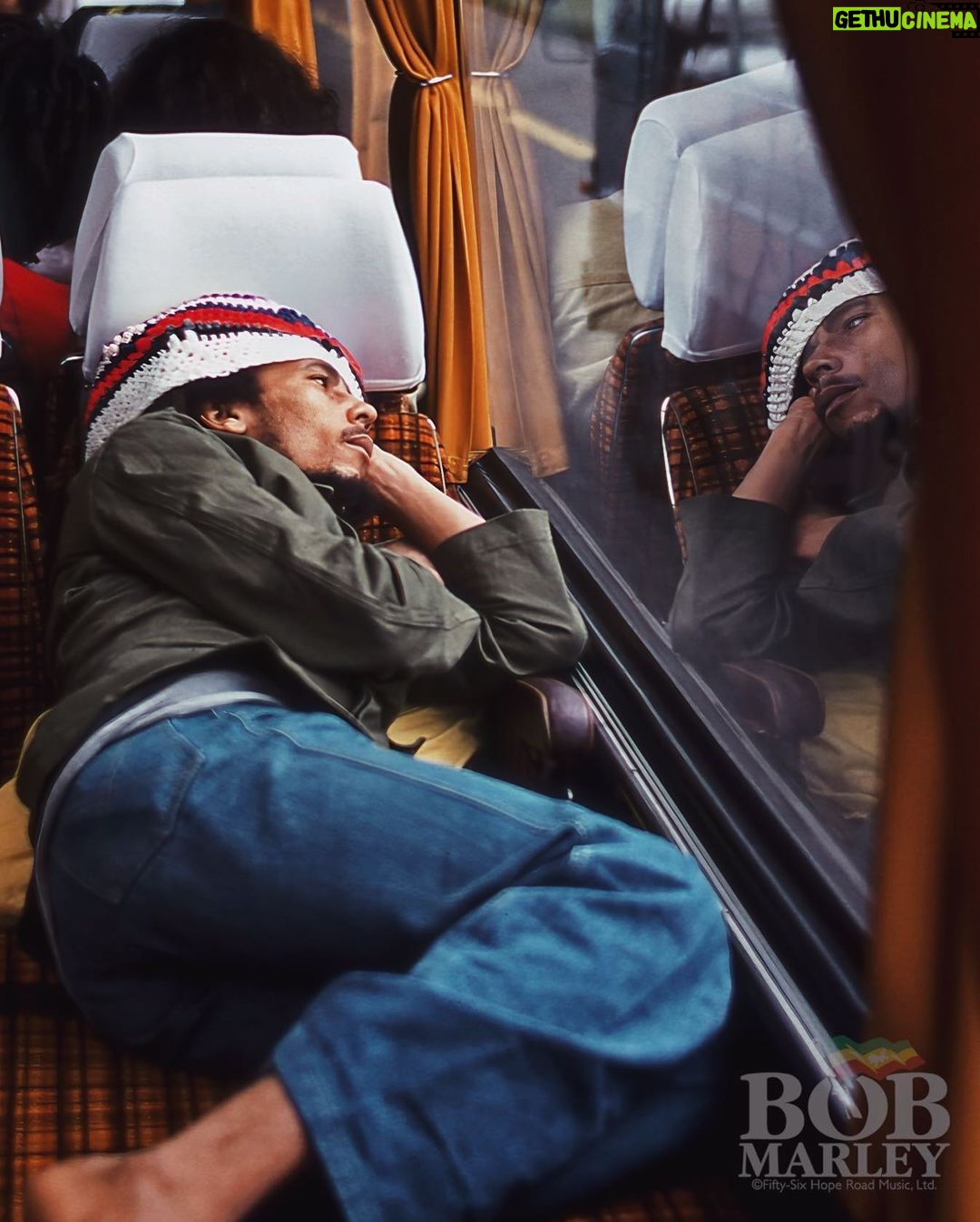 Bob Marley - 180.8K Likes - “Then you stop and think a little, are you the victim of the system. Any day now they gon’ let you down. Remember, Natty will be there, to see you through.” #IKnow #bobmarley
📷 by #DavidBurnett, Exodus tour bus 1977
©️ Fifty-Six Hope Road Music Ltd.