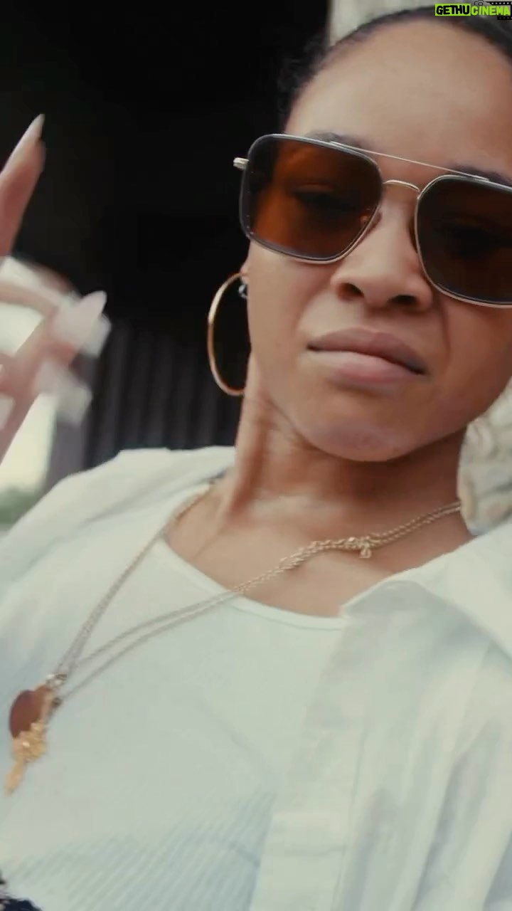 Bob Marley Instagram - ๐ถ๐จnew single โJUMPโ by @stephenmarley daughter @mysticmarley + @nailahblackman + @walshyfire OUT NOW! Stream it today at link in story โ๐พ๐ฏ๐ฒ๐น๐น #mysticmarley #stephenmarley #marleyfamily #LEGACY #newmusic #newsingle #newmusicfriday