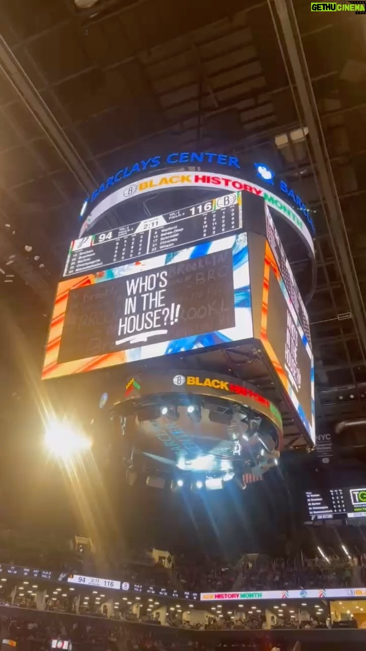 Bob Marley Instagram - Kingsley Ben-Adir representing as the @brooklynnets show love for #bobmarley @onelovemovie at their #basketball game 🏀 🔥🔥🔥. Bob is everywhere