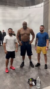 Bob Sapp Instagram - Conhecendo o monstro @bobsappofficial Tokio