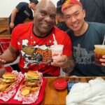 Bob Sapp Instagram - ボブサップさんと日本初上陸のハンバーガー屋に🍔 めちゃめちゃ美味しかったです！ #hamburger #lilwoodys #fromseattlewithlove #bobsapp #ボブサップ #斎藤拓海