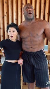 Bob Sapp Instagram - Duel or duet? Thanks Bob sei grande🥰 #bobsapp #ボブサップ #yaskofujii #bassbaritone #awajioperacompany