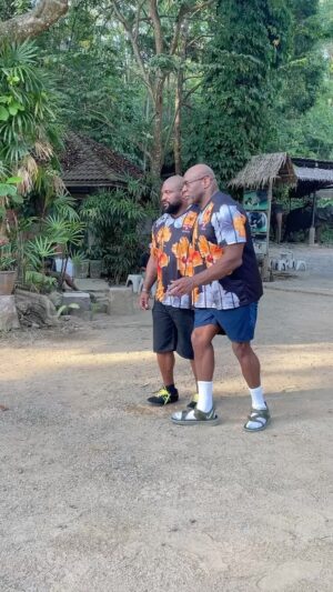 Bob Sapp Instagram - @bobsappofficial and @rampage4real going old school 😎 at The Land of Smile 🇹🇭 

#FightCircus 🎪