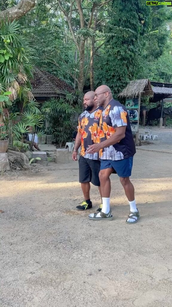 Bob Sapp Instagram - @bobsappofficial and @rampage4real going old school 😎 at The Land of Smile 🇹🇭 #FightCircus 🎪 Phuket, Thailand
