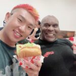 Bob Sapp Instagram - ボブサップさんと日本初上陸のハンバーガー屋に🍔 めちゃめちゃ美味しかったです！ #hamburger #lilwoodys #fromseattlewithlove #bobsapp #ボブサップ #斎藤拓海