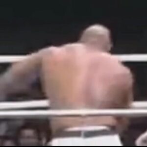 Bob Sapp Instagram - 🥊 Unleashing Absolute Mayhem! 💥💥
Bob rules the ring!

#BobSapp #UnleashTheBeast #FightNight