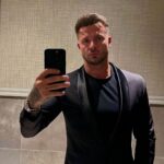 Bobby Holland Hanton Instagram - Selfie dedicated to the legend @rosevinci_styling who has been kitting me out for events for almost 8 years now ! 🙏🏻Had a great time at the Horan&Rose fundraiser.#horanandrose23 London, United Kingdom