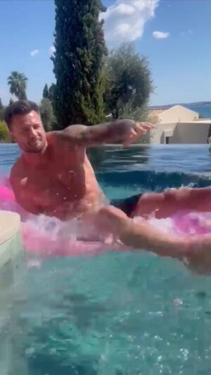 Bobby Holland Hanton Instagram - Bobby Vs LILO… 😜

#WALLOP

#oops #fails #reelsviral #greece