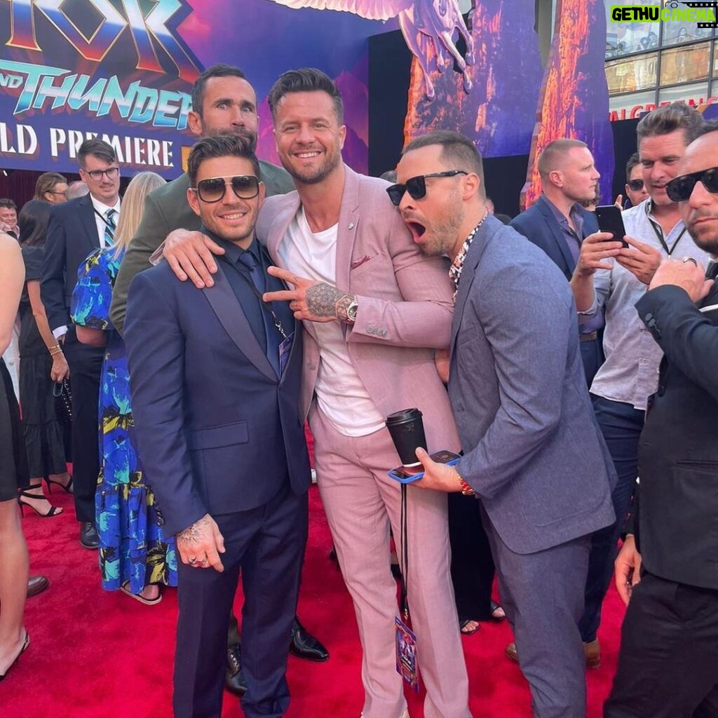 Bobby Holland Hanton Instagram - Thor Love and Thunder LA Premier. Never a dull moment with my crew, best humans on the planet ❤️➕⚡️ #wallop #thorloveandthunder #premier #elcapitantheatre #marvelstudios The El Capitan Theatre