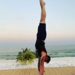 Bobby Holland Hanton Instagram - 🌅 #gymnastics #core #centr #strength