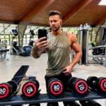 Bobby Holland Hanton Instagram - Right Christmas eating was fun but time to get back to this 💪🏻 Happy New Year everyone #newyear #motivation #centr
