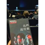 Bondy Chiu Instagram - #chiulatepost #記錄一下 • 第一次去xiqu中心 第一次同隻busybee單獨出街 去睇四個男人 #我們最快樂 鍾意呢個一文一舞(莊梅岩黃龍斌)嘅融合… 嗱 唔好諗住我會寫觀後感呀 個感係我嘅感 如果你想感 下次自己入場感 如果有re-run…我都想再睇 一票難求 多得uncle張錦程教路 防疫限制放寬咗之後 兩張飛成功get 方法就係：自己上網買 p.s. 游學修你千祈唔做得放棄演員呢個部門啊