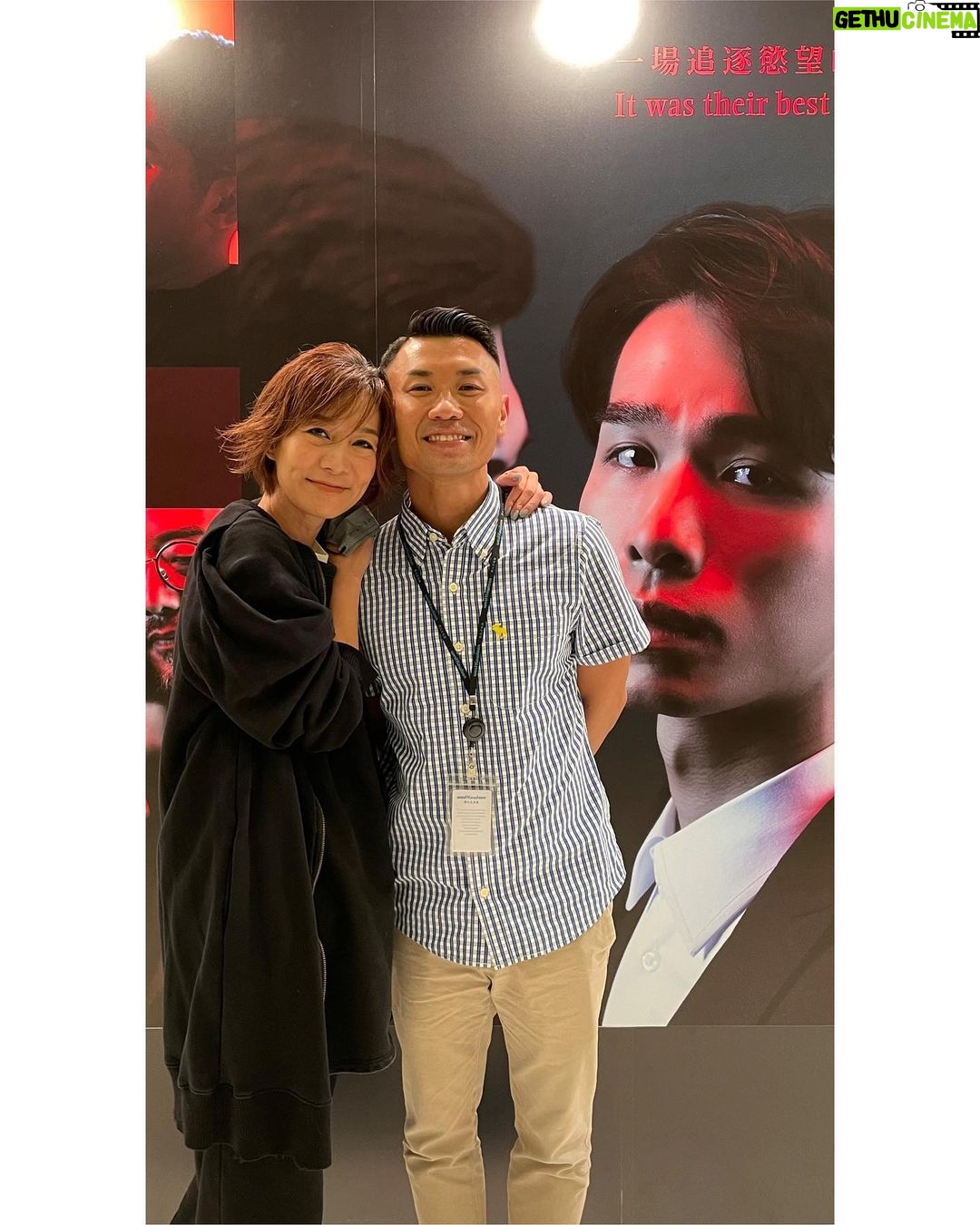 Bondy Chiu Instagram - #chiulatepost #記錄一下 • 第一次去xiqu中心 第一次同隻busybee單獨出街 去睇四個男人 #我們最快樂 鍾意呢個一文一舞(莊梅岩黃龍斌)嘅融合… 嗱 唔好諗住我會寫觀後感呀 個感係我嘅感 如果你想感 下次自己入場感 如果有re-run…我都想再睇 一票難求 多得uncle張錦程教路 防疫限制放寬咗之後 兩張飛成功get 方法就係:自己上網買 p.s. 游學修你千祈唔做得放棄演員呢個部門啊