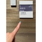 Bondy Chiu Instagram - #chiulatepost #記錄一下 • 第一次去xiqu中心 第一次同隻busybee單獨出街 去睇四個男人 #我們最快樂 鍾意呢個一文一舞(莊梅岩黃龍斌)嘅融合… 嗱 唔好諗住我會寫觀後感呀 個感係我嘅感 如果你想感 下次自己入場感 如果有re-run…我都想再睇 一票難求 多得uncle張錦程教路 防疫限制放寬咗之後 兩張飛成功get 方法就係：自己上網買 p.s. 游學修你千祈唔做得放棄演員呢個部門啊