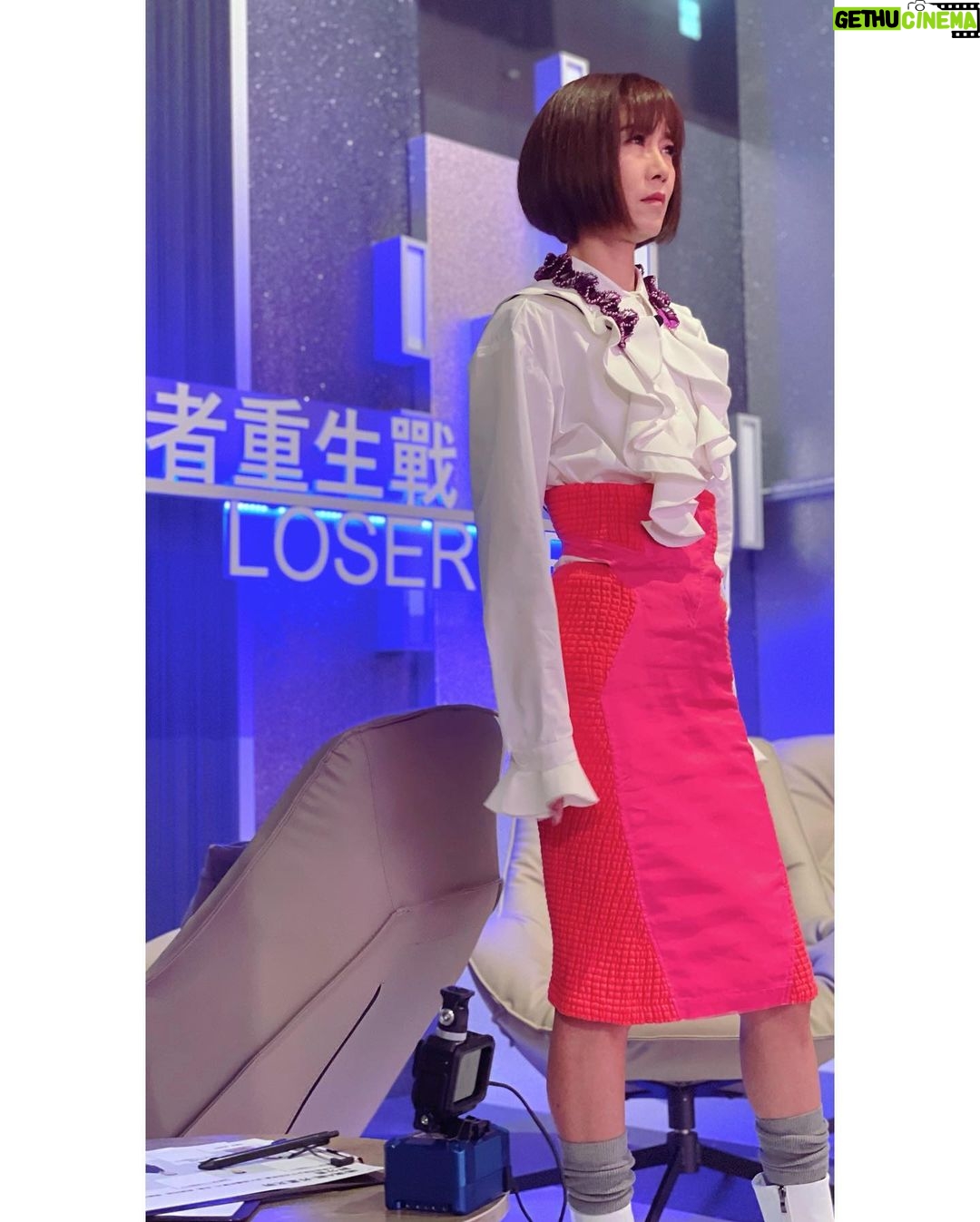 Bonnie Chiu Hok-Yee - 389 Likes - #敗者重生戰loserreborn
唔覺唔覺已經第18集
決賽錄影嗰日 真係有種感覺 好似睇番以前自己未有好多演出經驗嗰個狀態咁 為你哋緊張之餘又唔得令你哋增加壓力 又要兼顧提點你哋嘅演出 嗰個狀態其實好煎熬⋯
逢星期六晚
#hmvod
