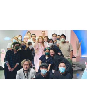 Bonnie Chiu Hok-Yee Instagram - 2021 ⋯

- 參與咗新平台嘅工作，聆聽分享學習關乎性與愛嘅話題。同自己喜歡嘅人一齊工作，賺咗。
#深情檢測中心 

- 做咗1.5日實體店電器售貨練習生，有在職媽媽分享家庭同工作中嘅難處，尤其呢兩年疫情期間，前線工作者嘅處境。(雖然最後有好多都無剪到出街，但係呢個體驗係值得嘅)
#中女唔易做 

- 同你哋喺music zone過咗我好鍾意嘅4晚。
#有你哋喺度呢個地方依然好靚 

- 終於說服自己原來可以做導師。希望大家都可以除咗識話人哋唔好之餘，其實係可以多啲發掘、欣賞同讚揚人哋嘅好。
#敗者重生戰loserreborn