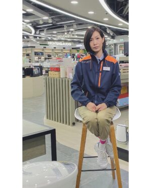 Bonnie Chiu Hok-Yee Instagram - 2021 ⋯

- 參與咗新平台嘅工作，聆聽分享學習關乎性與愛嘅話題。同自己喜歡嘅人一齊工作，賺咗。
#深情檢測中心 

- 做咗1.5日實體店電器售貨練習生，有在職媽媽分享家庭同工作中嘅難處，尤其呢兩年疫情期間，前線工作者嘅處境。(雖然最後有好多都無剪到出街，但係呢個體驗係值得嘅)
#中女唔易做 

- 同你哋喺music zone過咗我好鍾意嘅4晚。
#有你哋喺度呢個地方依然好靚 

- 終於說服自己原來可以做導師。希望大家都可以除咗識話人哋唔好之餘，其實係可以多啲發掘、欣賞同讚揚人哋嘅好。
#敗者重生戰loserreborn