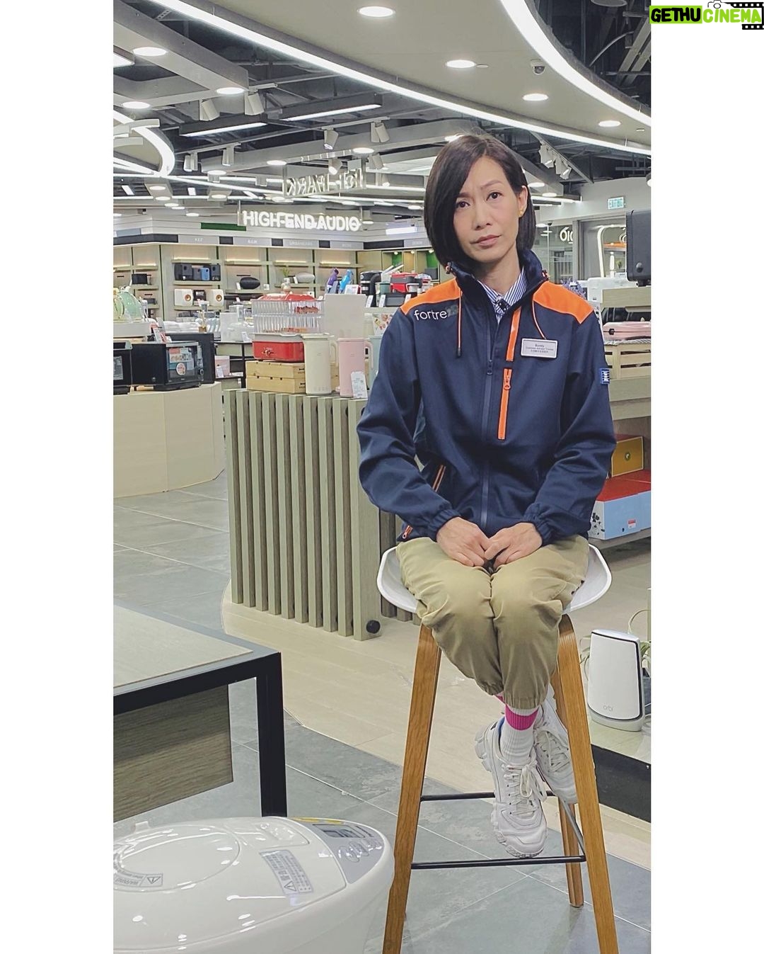 Bonnie Chiu Hok-Yee - 760 Likes - 2021 ⋯
- 參與咗新平台嘅工作,聆聽分享學習關乎性與愛嘅話題。同自己喜歡嘅人一齊工作,賺咗。
#深情檢測中心
- 做咗1.5日實體店電器售貨練習生,有在職媽媽分享家庭同工作中嘅難處,尤其呢兩年疫情期間,前線工作者嘅處境。(雖然最後有好多都無剪到出街,但係呢個體驗係值得嘅)
#中女唔易做
- 同你哋喺music zone過咗我好鍾意嘅4晚。
#有你哋喺度呢個地方依然好靚
- 終於說服自己原來可以做導師。希望大家都可以除咗識話人哋唔好之餘,其實係可以多啲發掘、欣賞同讚揚人哋嘅好。
#敗者重生戰loserreborn