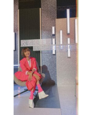 Bonnie Chiu Hok-Yee Instagram - 2021 ⋯

- 參與咗新平台嘅工作，聆聽分享學習關乎性與愛嘅話題。同自己喜歡嘅人一齊工作，賺咗。
#深情檢測中心 

- 做咗1.5日實體店電器售貨練習生，有在職媽媽分享家庭同工作中嘅難處，尤其呢兩年疫情期間，前線工作者嘅處境。(雖然最後有好多都無剪到出街，但係呢個體驗係值得嘅)
#中女唔易做 

- 同你哋喺music zone過咗我好鍾意嘅4晚。
#有你哋喺度呢個地方依然好靚 

- 終於說服自己原來可以做導師。希望大家都可以除咗識話人哋唔好之餘，其實係可以多啲發掘、欣賞同讚揚人哋嘅好。
#敗者重生戰loserreborn