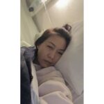 Bondy Chiu Instagram - #素顏 #驚嚇 #慎入 遲來的冬至快樂。 啱啱個週末食得太多花生有啲吃不消⋯⋯ 星期一中午突然腰痛到行都唔得到 蘇生車我去急症 醫生要我留院觀察 先X-ray 後CT結果原來係粒腎石搞我 之前體檢已知道佢存在 但實在細少(半粒米)可以暫時唔理 點知佢失驚無神走咗出嚟拮我條管 結果止痛消炎乜針乜藥都出齊 返咗屋企休息 繼續食藥 呢兩日都依然懵仔咁 不過已經唔痛嘞 收到各位嘅message但未回覆 唔使擔心 我會見字飲水 盡力照顧好自己身體 ❣️ *有無經驗者可以分享下俾阿婆知要注意啲咩咁？