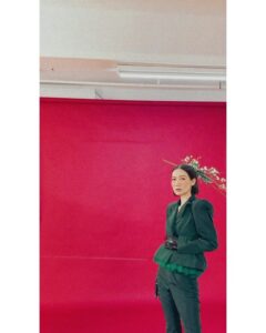 Bondy Chiu Instagram - • 《煙花之地》 〈繁花似錦〉 「明知煙花會謝，就更應該張狂盛開」 期待中。 https://youtu.be/3jr3WqdJpAQ @riddiculousstudio
