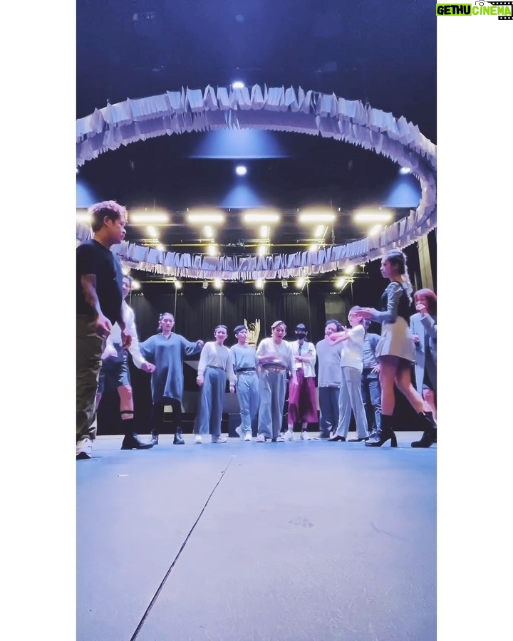 Bondy Chiu Instagram - 행복하다 快樂係 可以一齊唱下歌❣️ 隔離不完滿童話結束版 #隔離童話集 聽完呢個再去各平台聽原版 #湯駿業 #不完滿結束 #missyouall