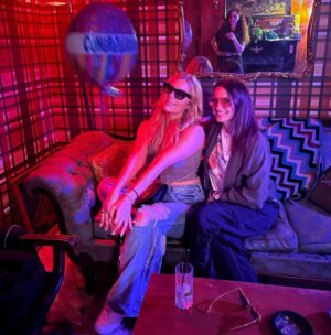 Bonnie McFarlane Instagram - Green room with my girl @annielederman at one of the best clubs out there @thestandnyc 💖  Check out her new pod, AnnieWood, on YouTube - the link is in my bio 
📸 I see you @defaultprogrammer