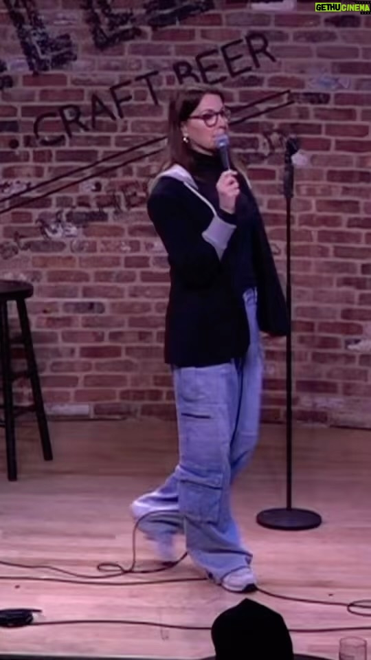 Bonnie McFarlane Instagram - When the audience heckles… the audience? The hilarious @bonniemcfarlane is on our comedy stage this weekend! Check her out Friday at 8 and Saturday at 6 + 8! Tickets at ComixRoadhouse.com . . . . . . #ctcomedy #comedyclub #standupcomedy #thingstodoinct #connecticut #mohegansun #comixroadhouse Comix Roadhouse