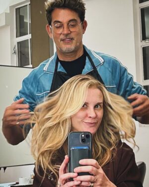 Bonnie Somerville Instagram - Color me with kisses baby…New Year Color with the Best ! Call Him! @craiggangi 💇🏼‍♀️💛 #blondie