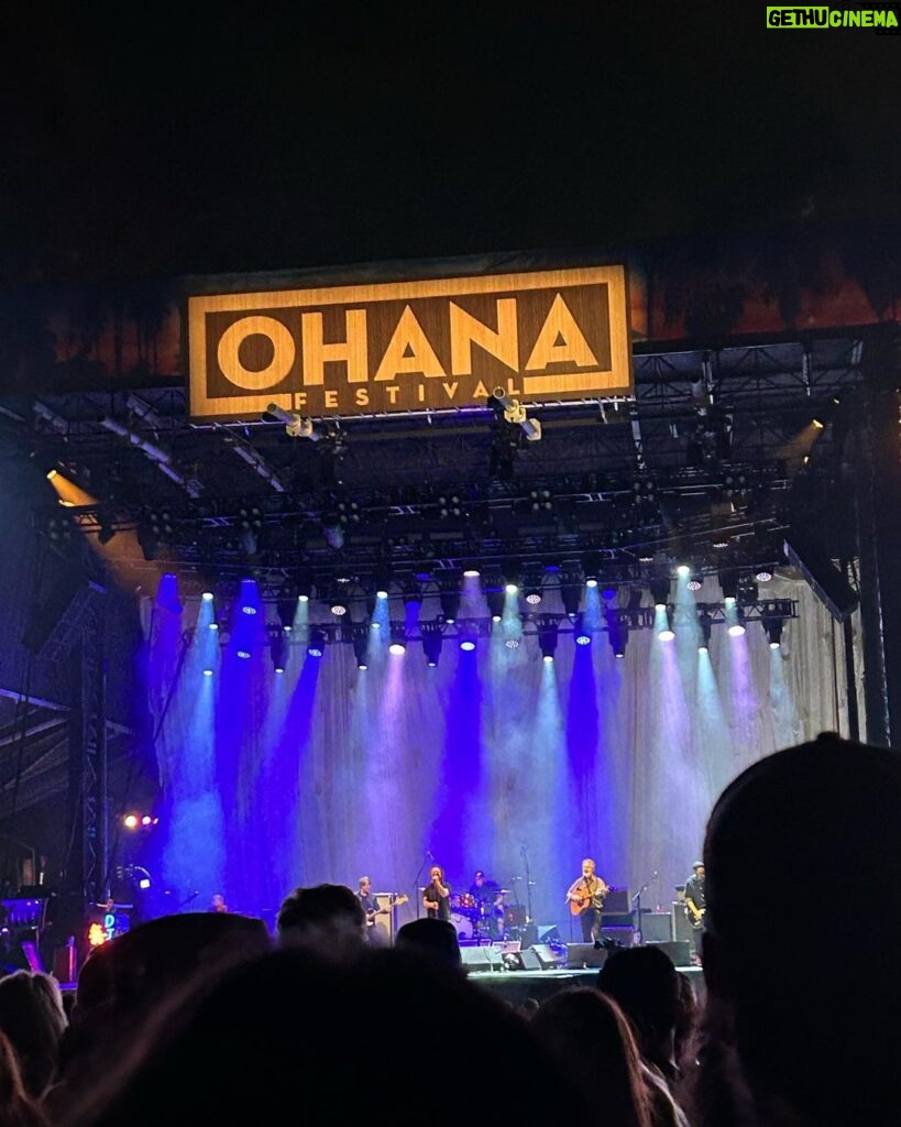 Bonnie Somerville Instagram - Ohana Fest 2023 with my favorites. #ohanafest #eddievedder #danapoint 🎸🌊🤘❤️ The Ohana Fest