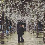 Bonnie Somerville Instagram - Last days of 2022…I love my hometown- here’s to an amazing 2023 everyone. Let’s focus on love. Wishing you all health, wealth, & happiness. But most of all- Love. 🎄✨❤️ New York, New York