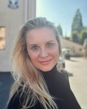 Bonnie Somerville Instagram - Back in my Happy Place- on a Studio Lot! So grateful to still be able to do what I love. Let’s get back to work! Proud SAG/Aftra member since 1998. #unions #sagaftra #actress