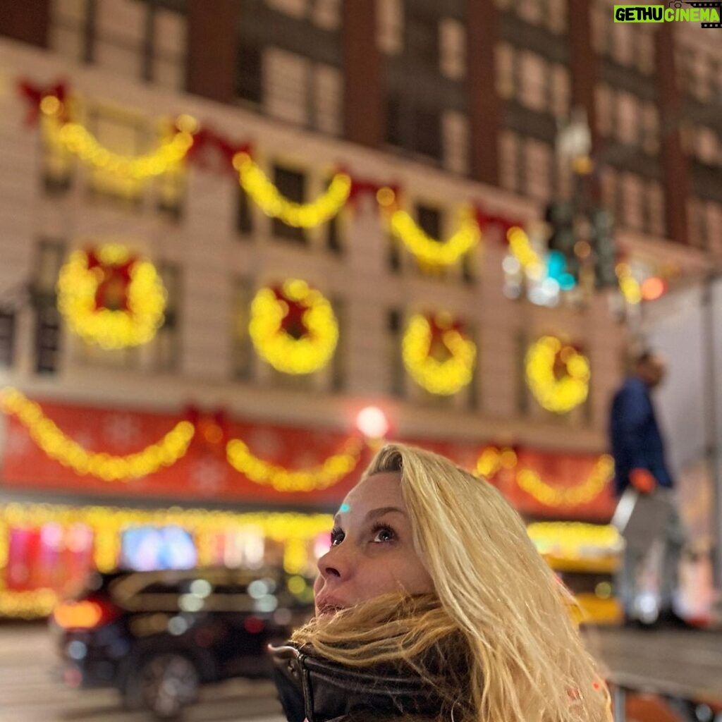 Bonnie Somerville Instagram - Let the Holidays Begin 🍁🧡🦃🥂 New York, New York