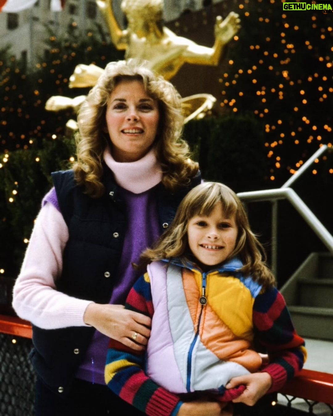 Bonnie Somerville Instagram - Happy Holiday Season everyone! Family tradition at @rockefellercenter ice skating as a kid every Christmas. @xwallstwrkngirl looking Gorgeous and little Bonz looking…?!?? 😬We miss you Charlie ❤️🎄❤️ Merry Happy Everything! #1985 Rockefeller Center New York