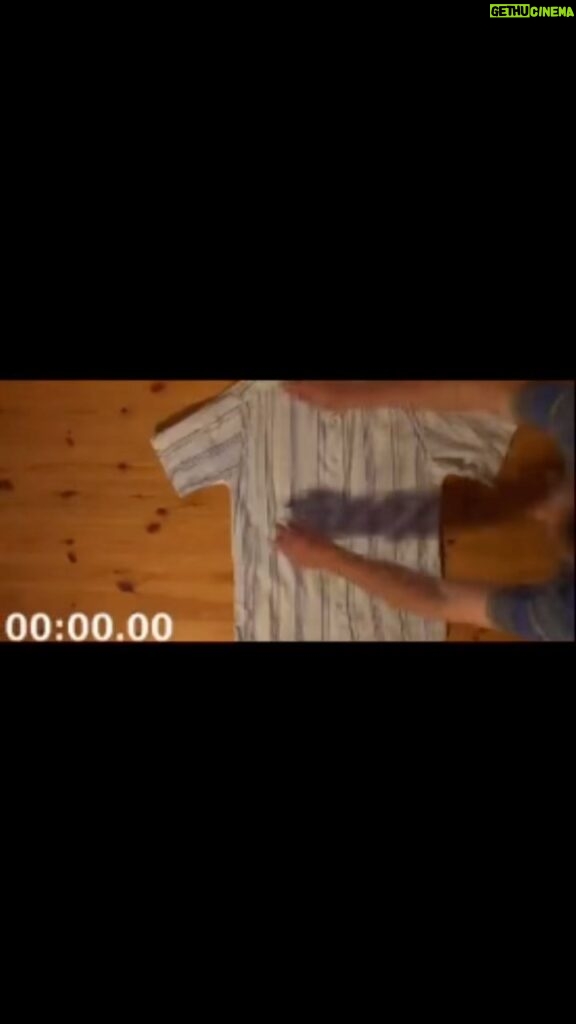 Boogie Instagram - Fold a shirt in 2 seconds