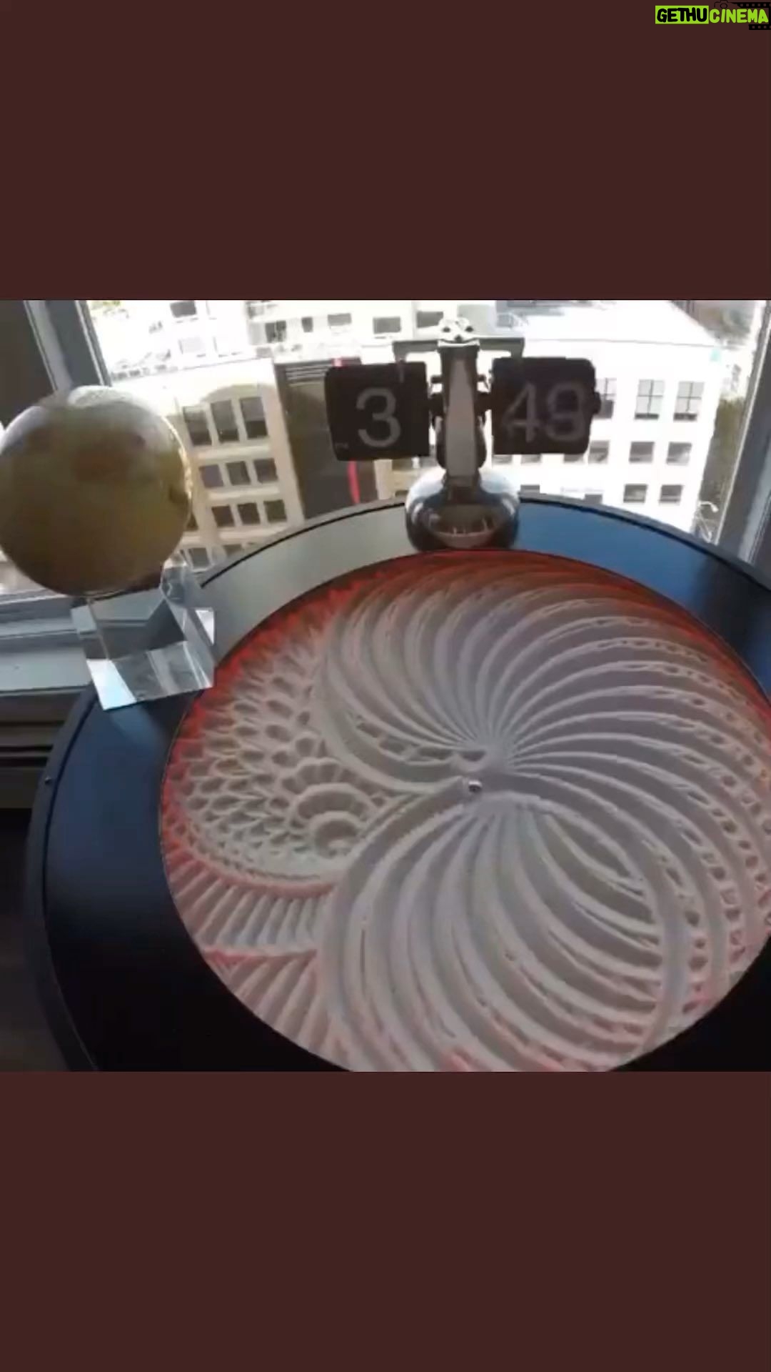 BooG!e - 203 Likes - Time lapse on a dope clock!
