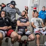 Borys Mańkowski Instagram – Ja, stare dziady, a pośród nich  człowiek, który dołożył olbrzymią cegłę do tego, by ludzie uwierzyli, że MMA to sport, a nie łupanka przypadkowych gości. Człowiek ten obchodzi dzisiaj swoje 53 urodziny, tak więc wszystkiego najlepszego i dziekujemy MISTRZU🙏🏻 @pawelnastula ☄️